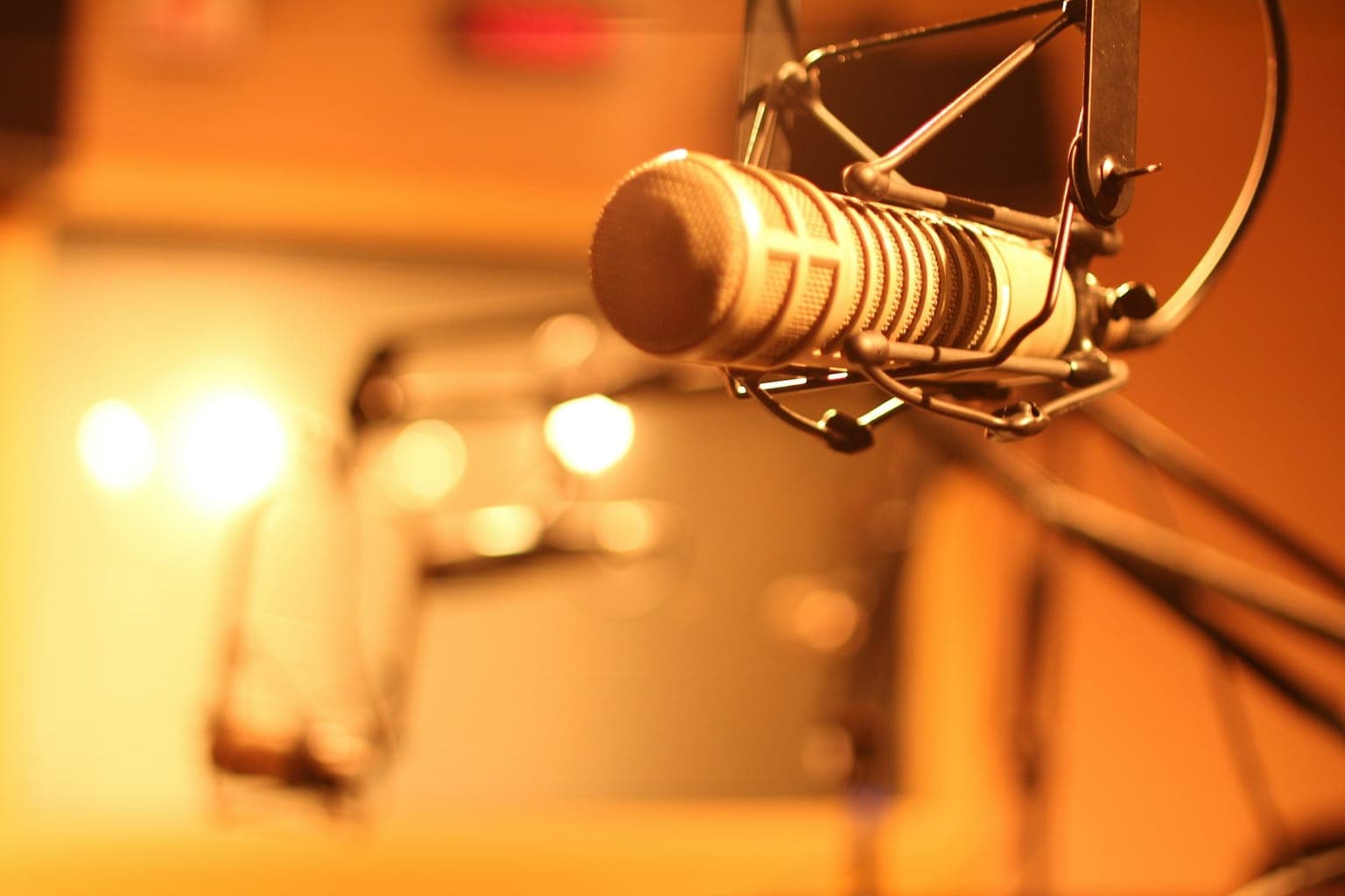 Radio Broadcasting Tips: 15 Lessons from Veterans